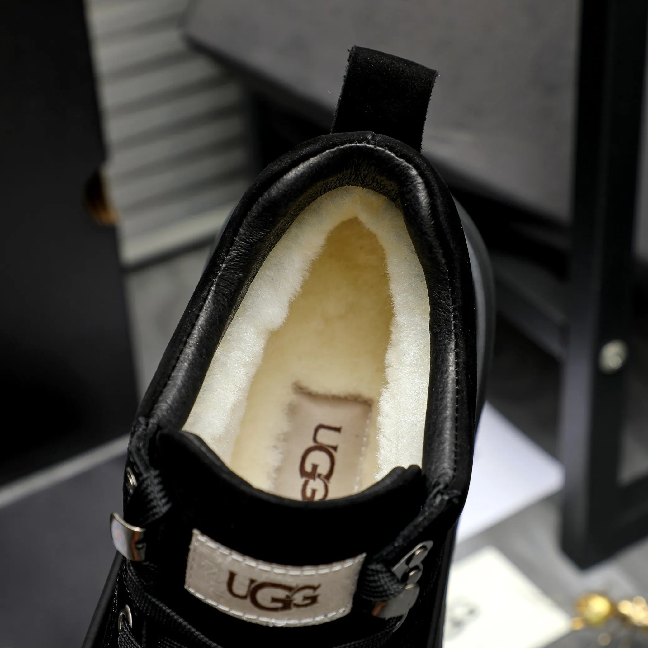 P620 Product trademark: "UGG" Gaobang men's shoes Regular size: 39-44 Product materials: Selected suede cowhide upper, wool lining, original outsole